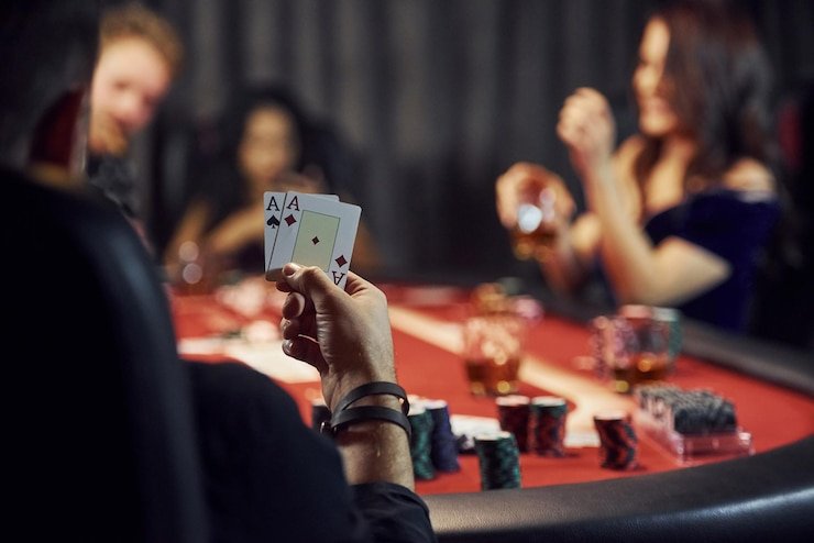 Antarmuka Hot Pot bukit888 di perangkat mobile menampilkan kartu dan kontrol taruhan responsif